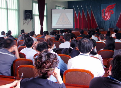 国航技术成都维修基地举办交通安全讲座