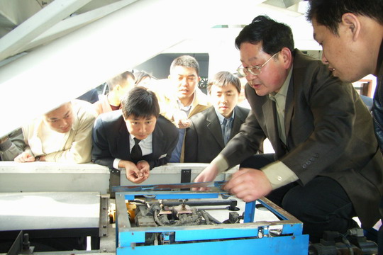 国航西南地服部首邀专家培训特种车驾驶员