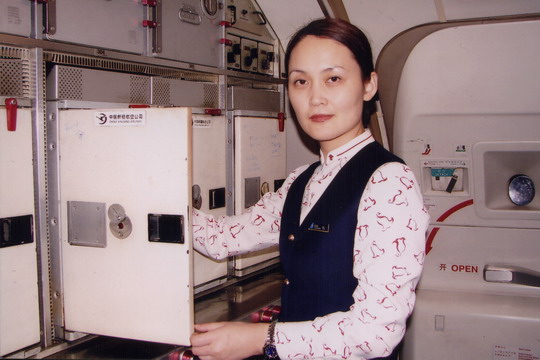 做一片绿叶增一份春色—记南航新疆高春红