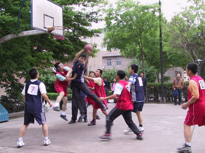 东航甘肃分公司机关工会举办职工篮球赛