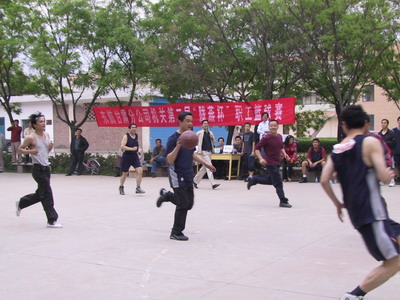 东航甘肃分公司机关工会举办职工篮球赛