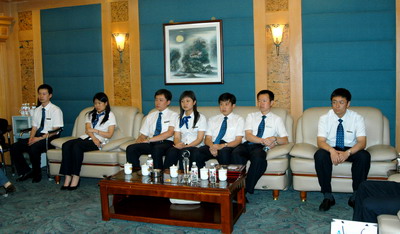 东北空管局参加管制技能赛选手载誉归来