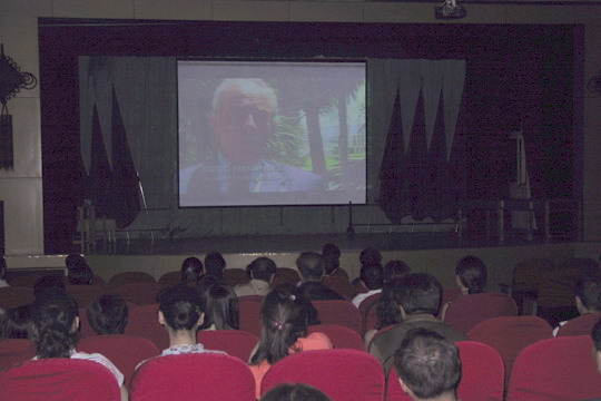 东航甘肃公司领导和员工参加安全知识教育