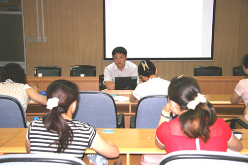 南航新疆分公司进行客舱乘务员训练大纲培训