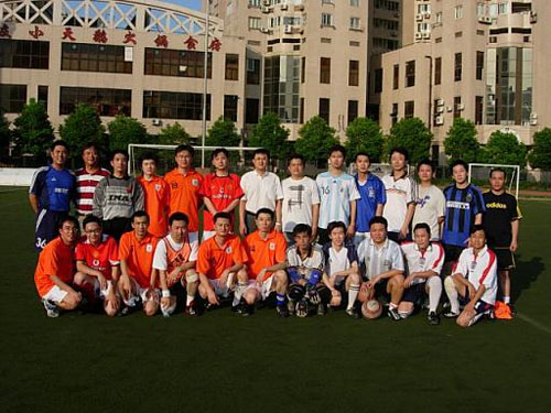 东航浦东中转客运部与海关举办足球友谊比赛