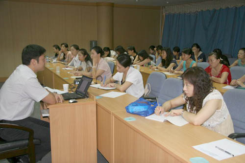 南航新疆分公司进行《乘务员训练大纲》培训