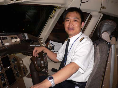 南航新疆公司吴良强:亮出党员身份 为党旗添彩