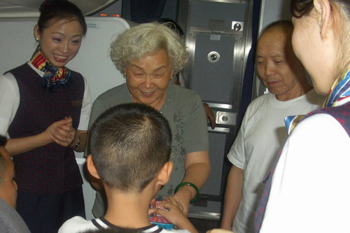 重庆国航开展"与小伙伴同行"机上特色活动