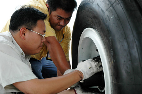 南航大连分公司机务上演"生死时速"18分钟