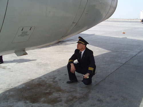 南航新疆飞行部争做旺季生产排头兵站好安全岗