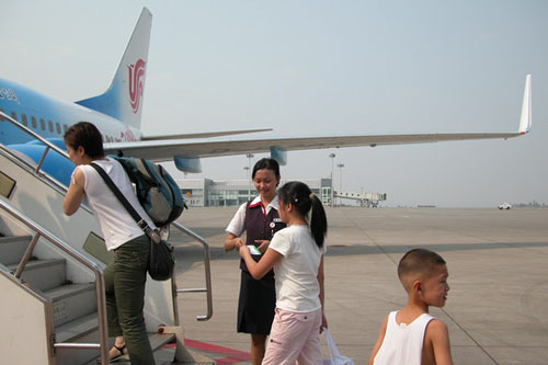 国航重庆地服人员克服高温天气保证优质服务