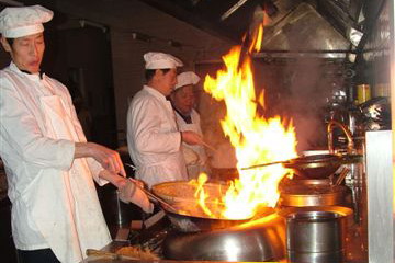 东航山西飞行部空勤餐厅保证飞行员饮食卫生