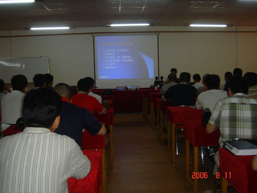 南航新疆公司飞行部举办B757-200性能讲座