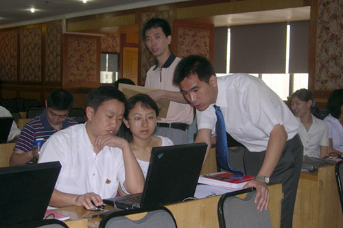 国航商务委员会聘请专家举办市场研究培训班