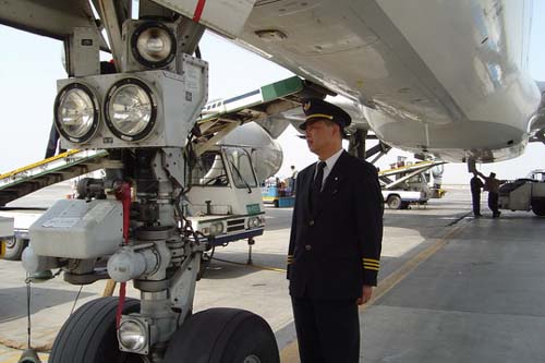 南航新疆分公司飞行部争做旺季生产的排头兵