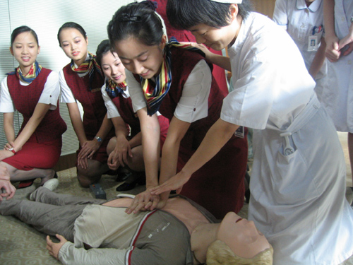 国航浙江春晓乘务组与白衣天使进行互动交流