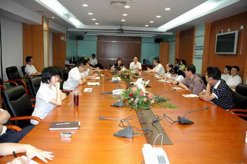 东航运行控制中心邀专家为职工进行心理辅导