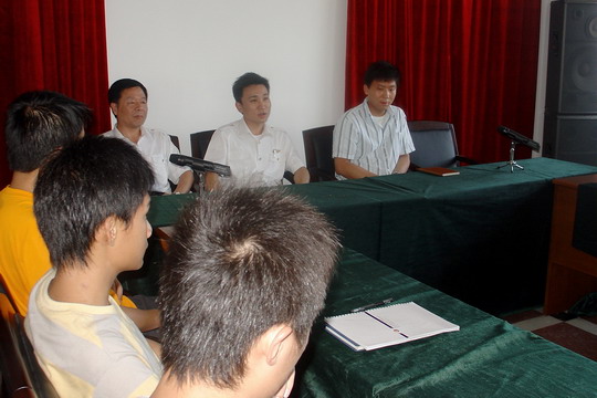 东航上海飞行部29名新进飞行员参加入队教育