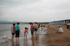 民航大连空管中心组织职工进行“海上”活动