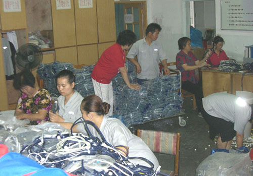 蓝天星座:甘当绿叶衬红花,乐做人梯架彩霞