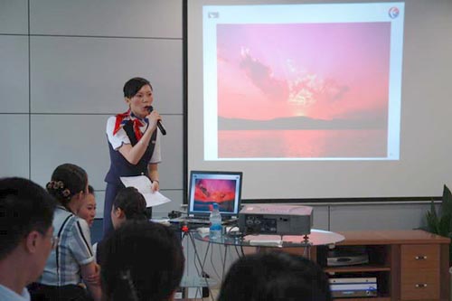 东航上海客舱部举办赴国泰实习乘务员汇报会