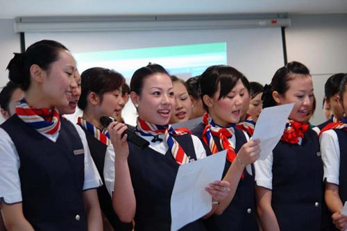 东航上海客舱部举办赴国泰实习乘务员汇报会
