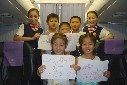 东航宁燕乘务组举办“暑期快乐东航行”活动
