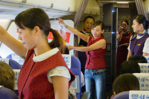 国航重庆客舱部“红岩”乘务组机上活动侧记