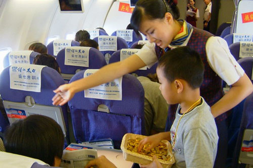 国航重庆客舱部“红岩”乘务组机上活动侧记