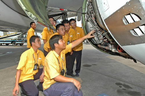 南航深圳分公司近七十名机务新员工正式上岗