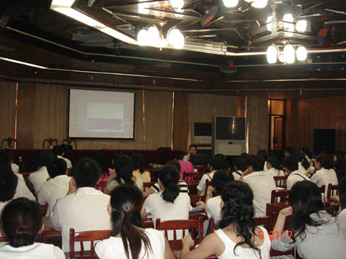 国航西南地服部国内客运部开展离港系统复训