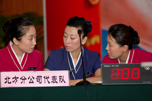 南方航空公司在连举办客舱服务知识技能大赛