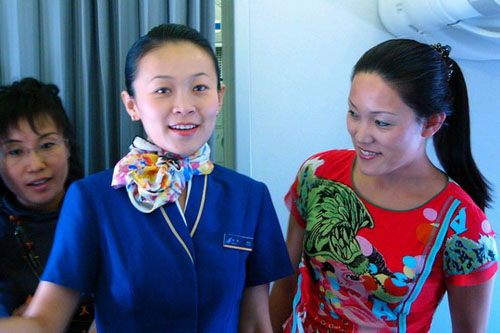 南航大连海燕乘务组在机上推出旅客互动活动