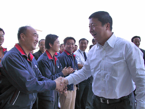 民航总局局长杨元元看望东航甘肃分公司员工