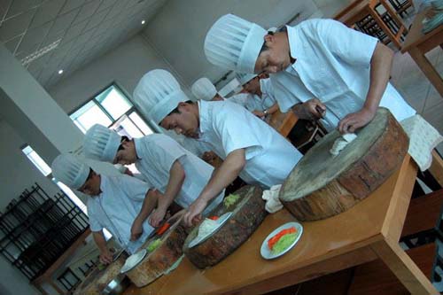 东航宁波安全飞行14年 后勤保障工作贡献大