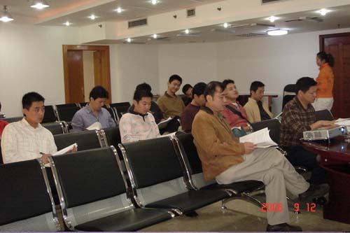 东航江西飞行部组织06年危险品航空运输培训