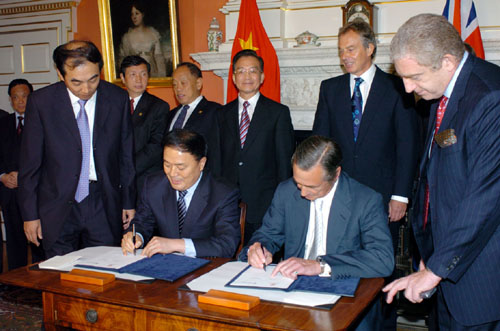 中国总理温家宝出席罗·罗与国航在英签字仪式