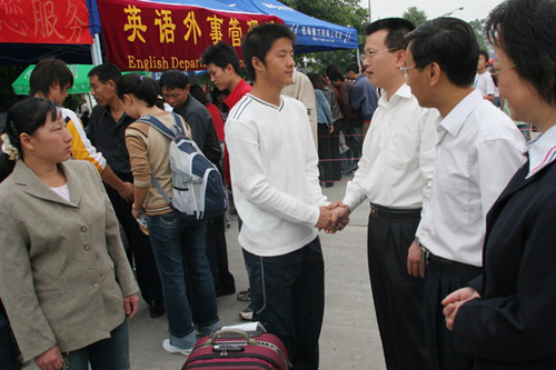 国航西南“帮村帮户”助寒门学子喜圆大学梦