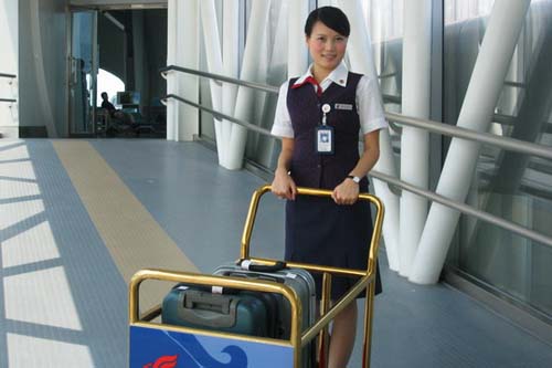 国航重庆分公司地服部卡堵大件行李确保正点