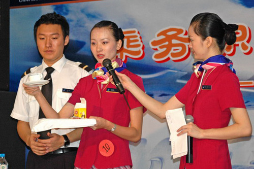 南航深圳分公司举办“迎国庆”乘务技能大赛