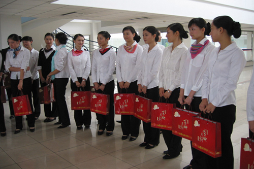 国航西南工会为培训部受训学员送去中秋祝福
