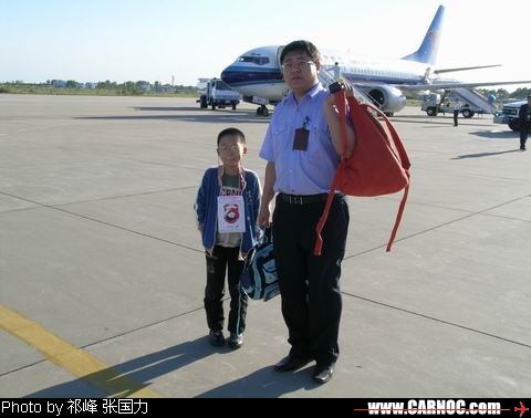 齐齐哈尔机场地服人员热心服务无人陪伴儿童