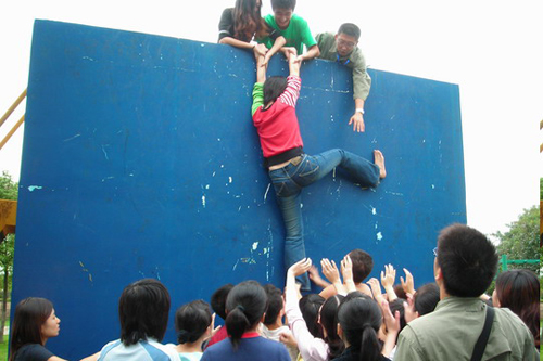 东航培训中心将拓展训练纳入新进大学生培训