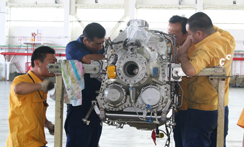 蓝天星座：南航乌鲁木齐机务人艰苦奋战旺季