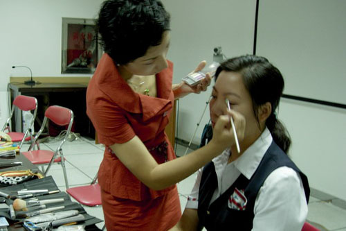 南航深圳分公司举行女性色彩及服装搭配讲座