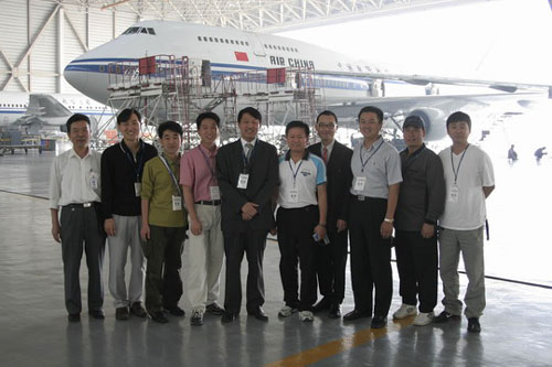 大韩航工会代表团访问北京飞机维修工程公司