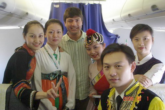 国航重庆分公司客舱部举办机上特色服务活动