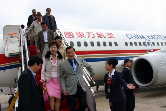中国国民党荣誉主席连战及夫人选乘东航航班