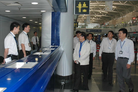 东航领导赴北京基地检查工作并慰问干部员工