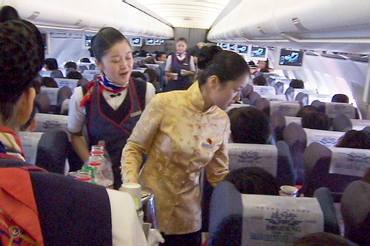 东航宁波宁燕乘务组党员万米高空践行先进性